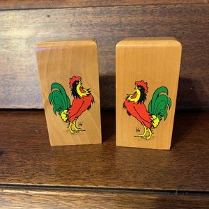 Vintage Rooster S&P Shakers.